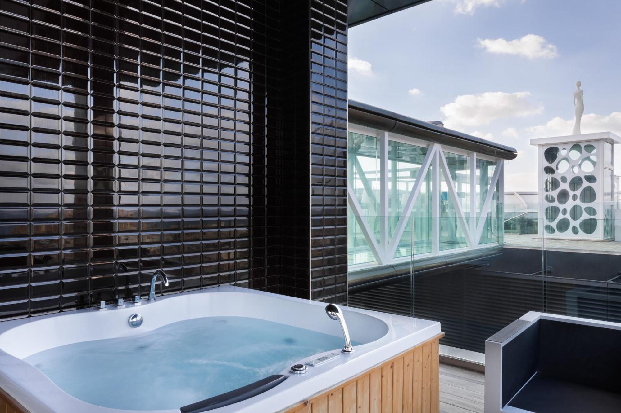 Superior Suite Hot Tub Sea View,1278690520:JPEG